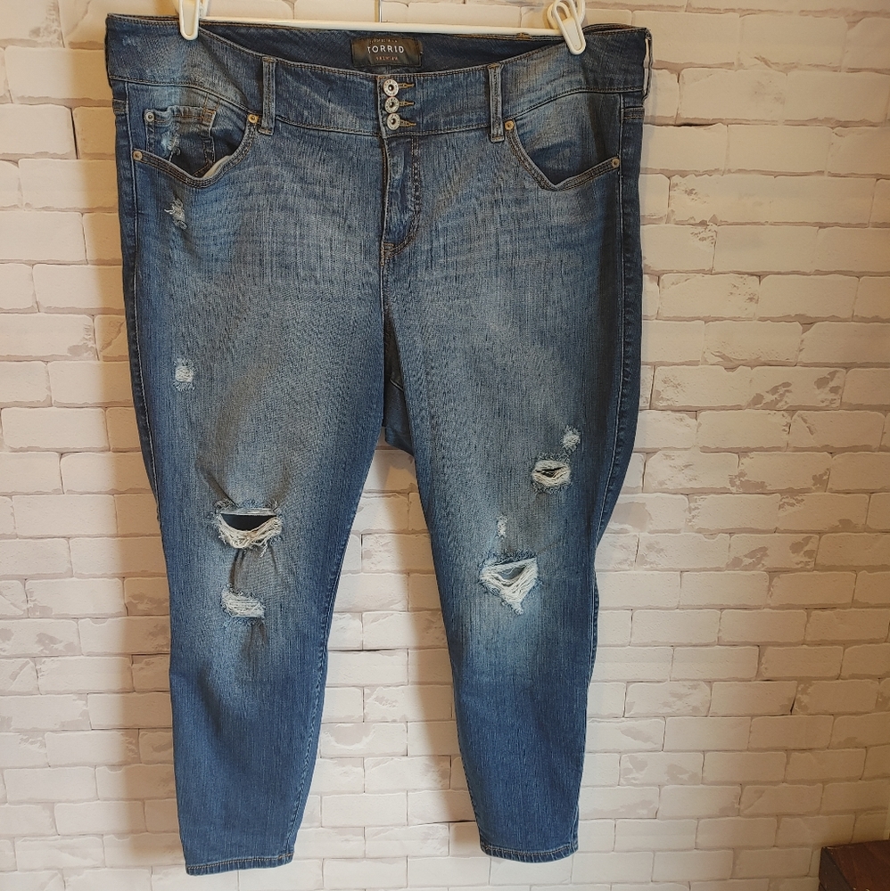 Torrid distressed skinny jeans sz 24